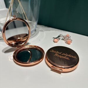 Lusterko kieszonkowe – Jesteś piękna. Kropka.